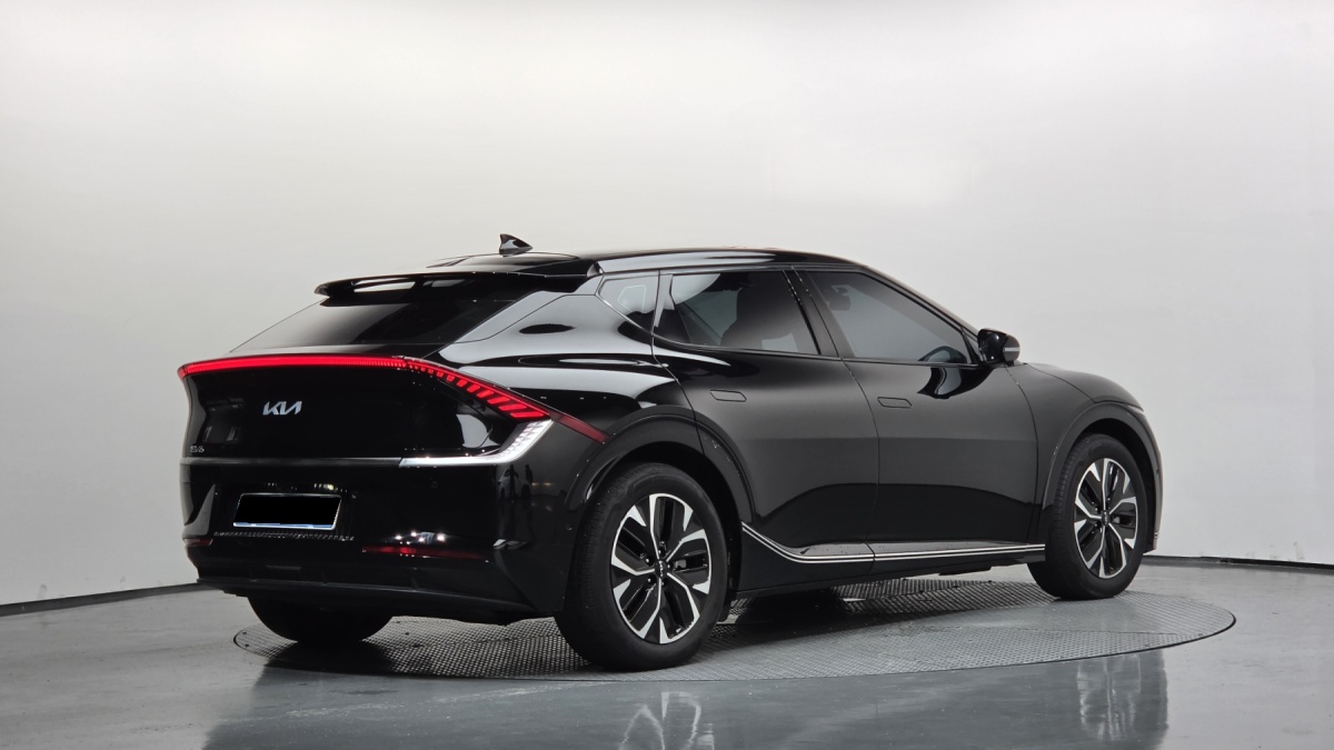 Kia EV6, 2022 — фото 2 из 12