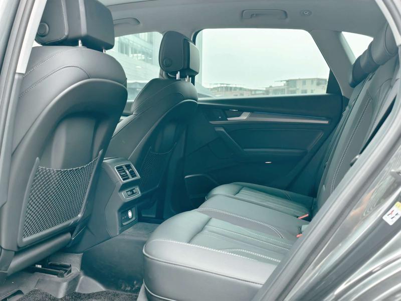 Audi Q5L Sportback, 2022 — фото 10 из 12