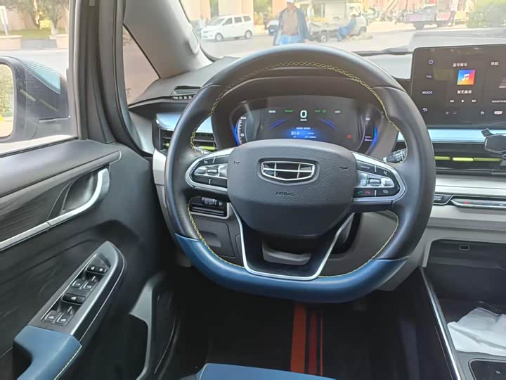 Geely Geometry EX3, 2022 — фото 7 из 9