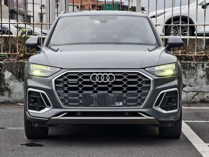 Audi Q5L Sportback, 2022 — фото 2 из 12