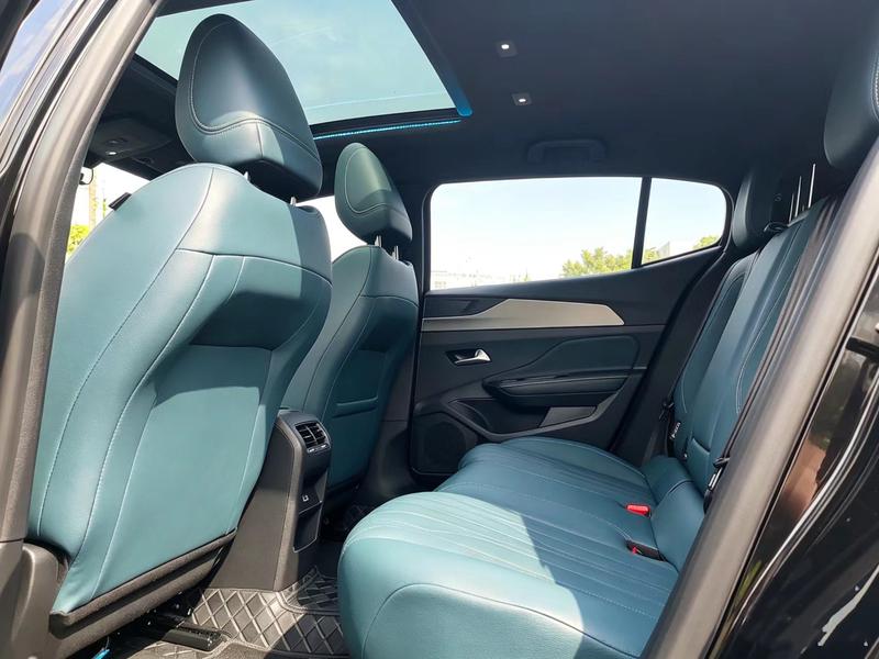 Peugeot 408X, 2023 — фото 12 из 12