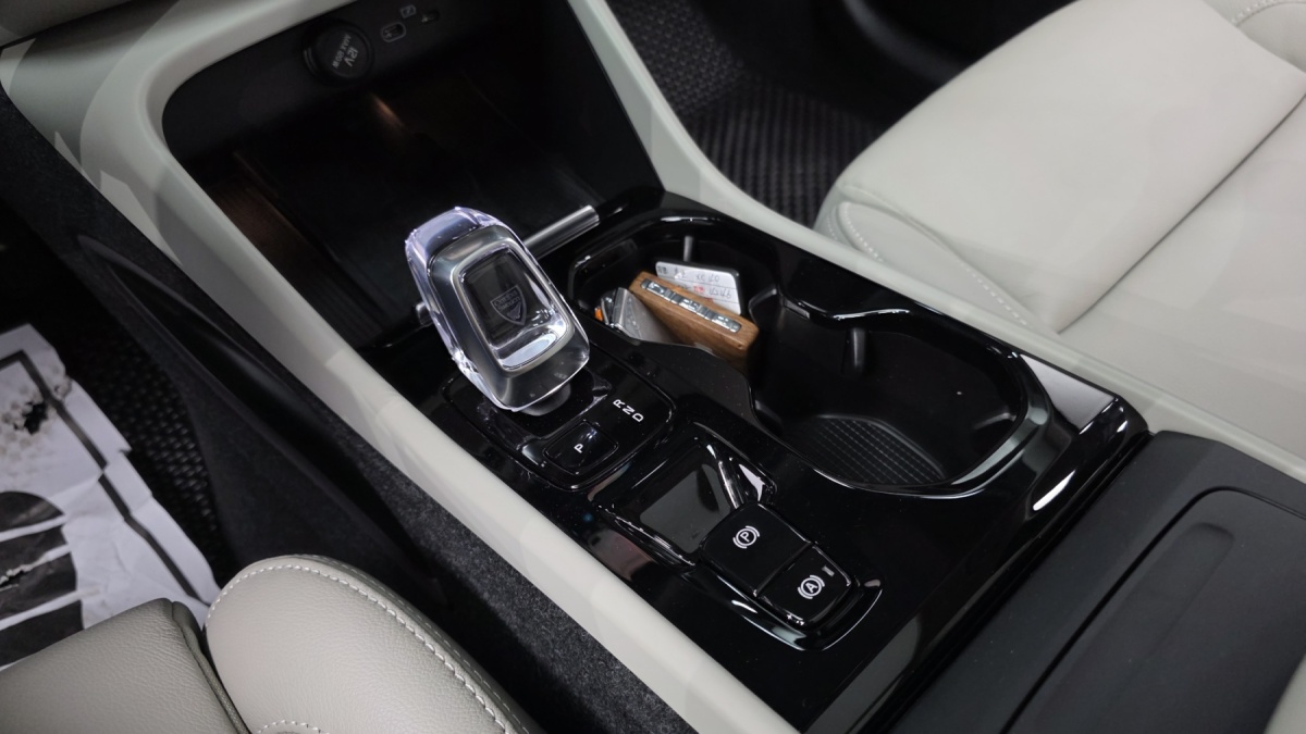 Volvo XC40, 2022 — фото 9 из 12