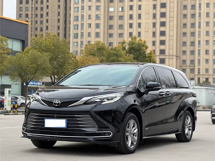 Toyota Sienna, 2024 — купить в Перми под ключ