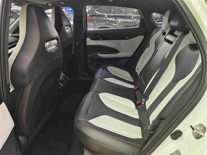Changan UNI-V Hybrid, 2024 — фото 9 из 9