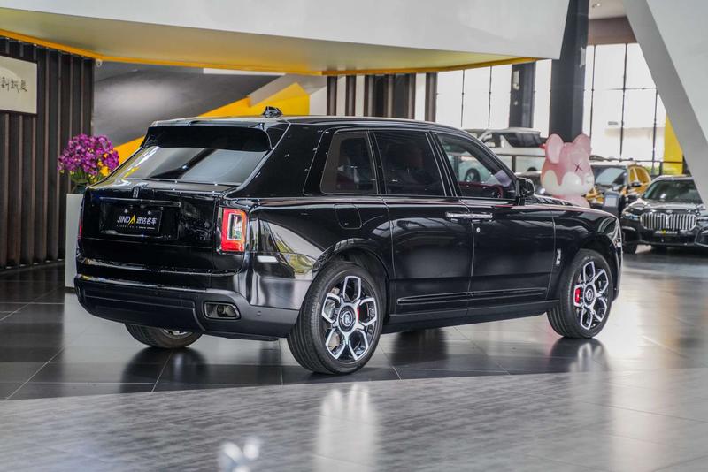 Rolls-Royce Cullinan, 2022 — фото 2 из 6