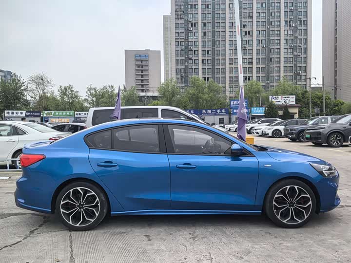 Ford Focus, 2021 — фото 3 из 9