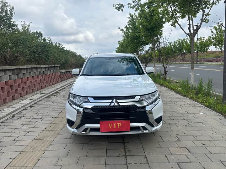 Mitsubishi Outlander, 2022 — фото 2 из 9