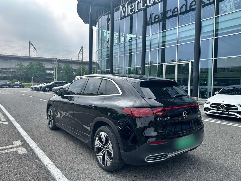 Mercedes-Benz EQE SUV, 2024 — фото 4 из 12