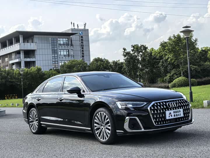 Audi A8, 2023 — фото 3 из 9