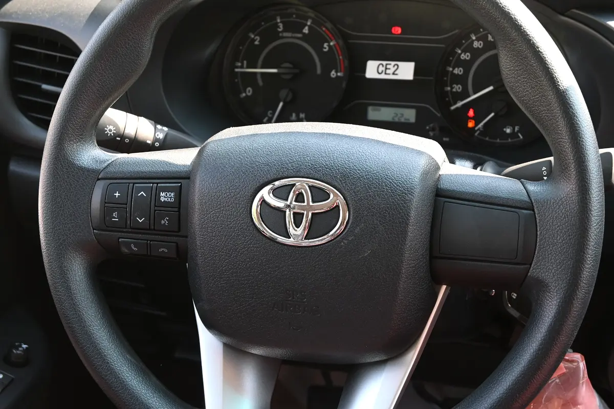 Toyota Hilux, 2026 — фото 7 из 10
