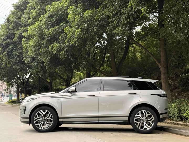 Land Rover Range Rover Evoque L, 2023 — фото 4 из 9