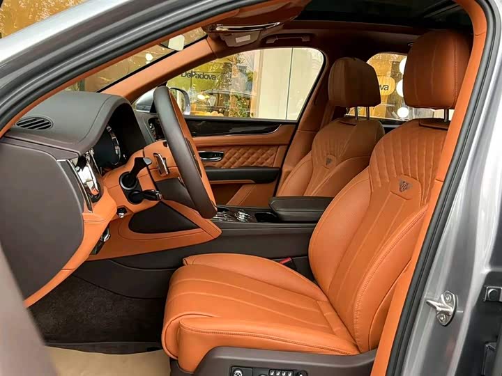 Bentley Bentayga, 2022 — фото 6 из 9