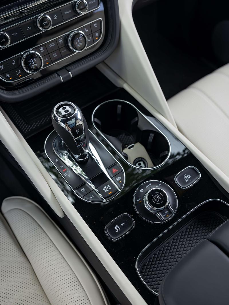 Bentley Bentayga, 2024 — фото 10 из 12