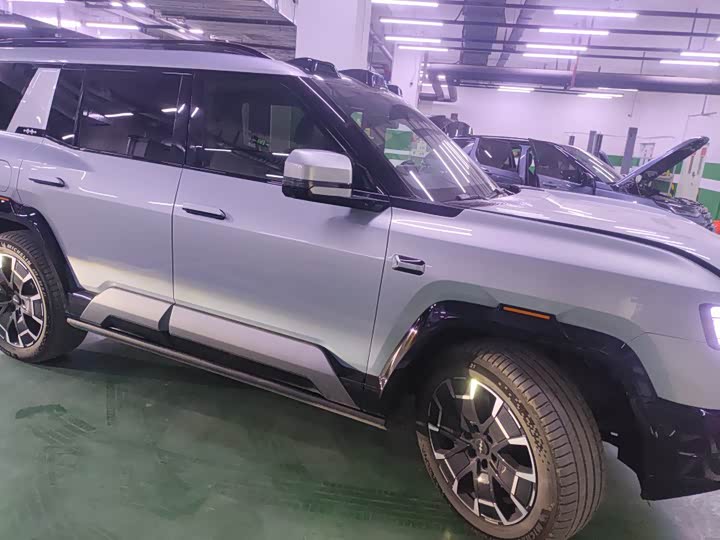 BYD FangChengBao Leopard 8, 2025 — фото 2 из 9