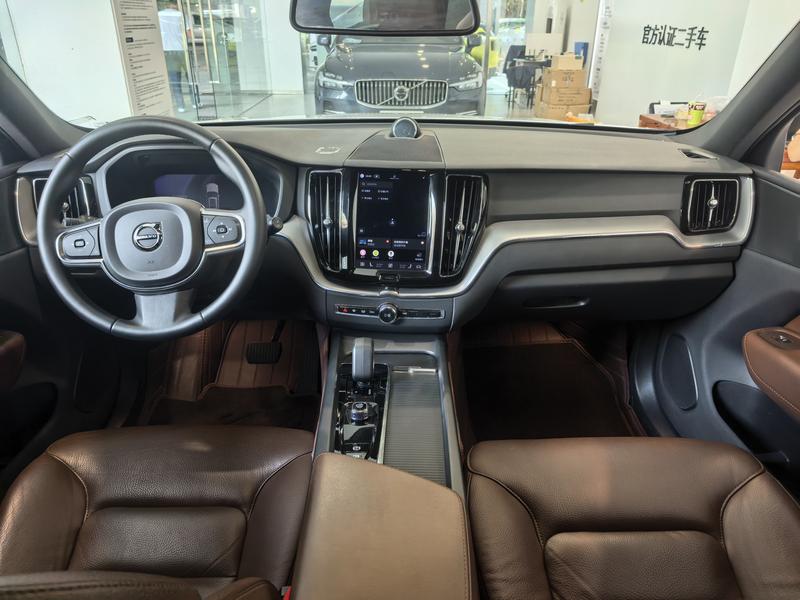 Volvo XC60, 2023 — фото 6 из 12