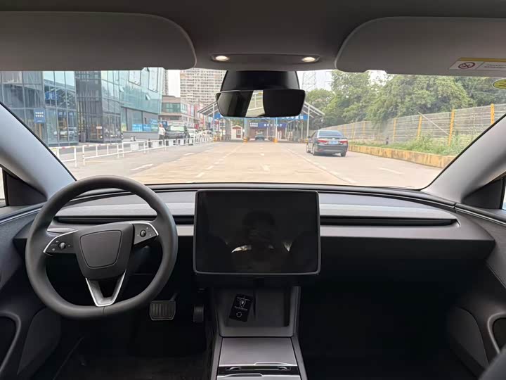 Tesla Model 3, 2025 — фото 8 из 9