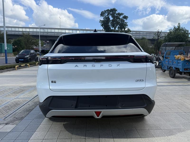 BAIC Arcfox Alpha T5, 2024 — фото 6 из 12