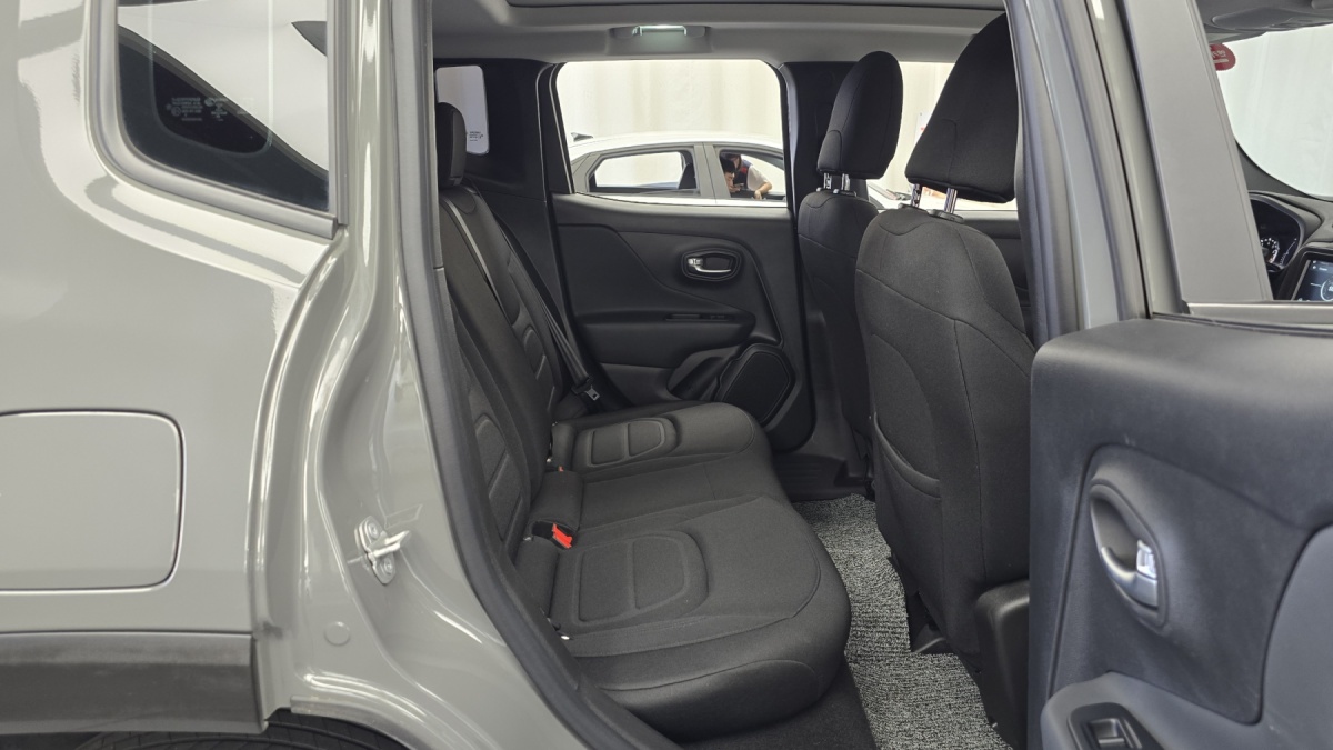 Jeep Renegade, 2022 — фото 10 из 12