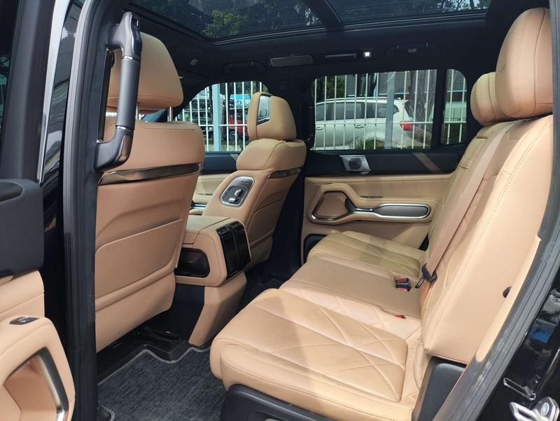 BYD FangChengBao Leopard 8, 2024 — фото 10 из 11