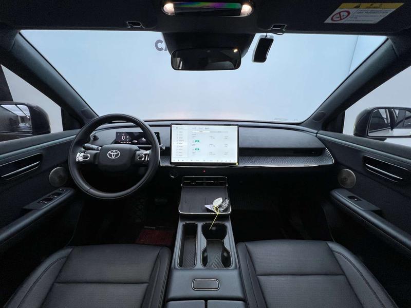 Toyota bZ3X, 2025 — фото 8 из 12
