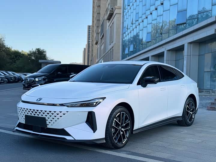 Changan UNI-V Hybrid, 2024 — купить в Казани под ключ