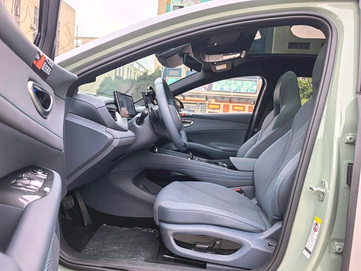 BYD Seal 06 GT, 2025 — фото 6 из 9