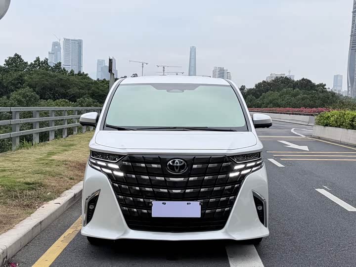 Toyota Alphard, 2023 — фото 2 из 9