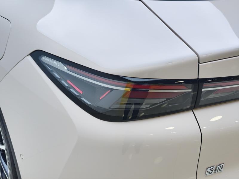 BAIC Arcfox Alpha S5, 2025 — фото 10 из 12