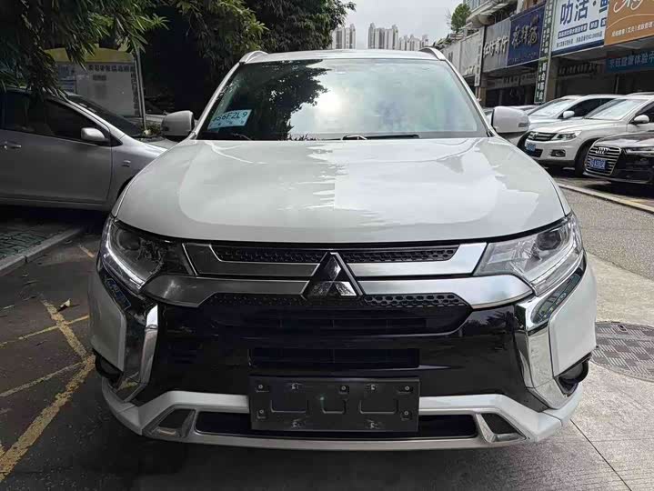 Mitsubishi Outlander, 2022 — фото 2 из 9
