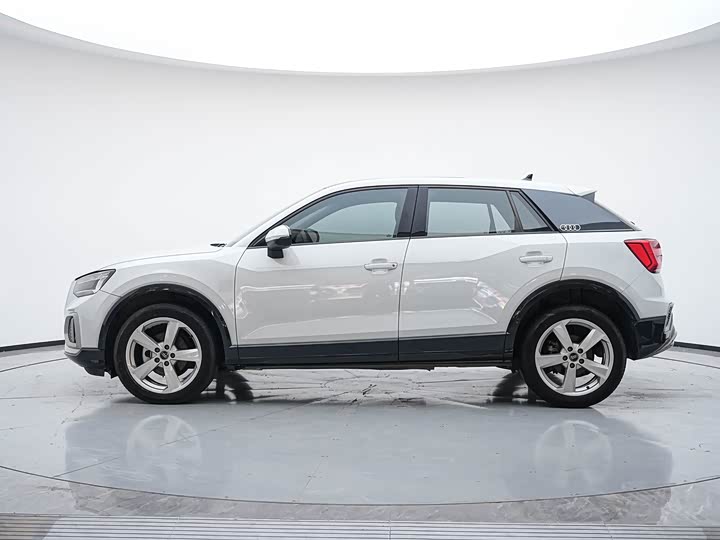 Audi Q2L, 2023 — фото 5 из 9