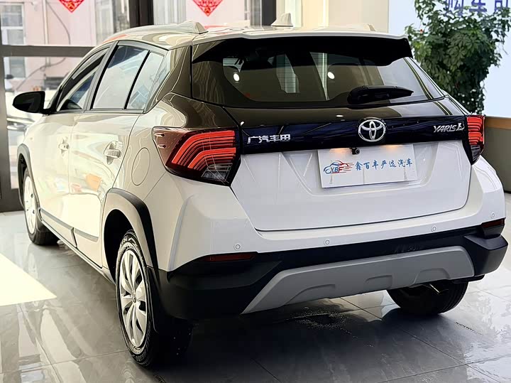 Toyota Yaris L Hatchback, 2022 — фото 8 из 9
