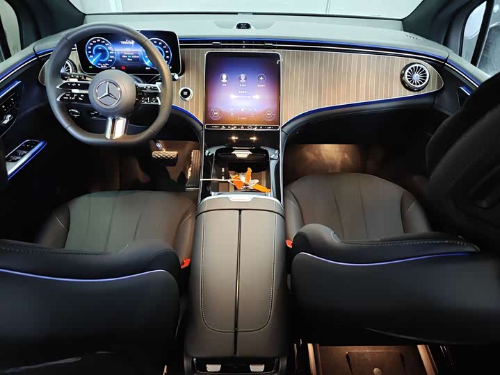 Mercedes-Benz EQE SUV, 2025 — фото 5 из 7