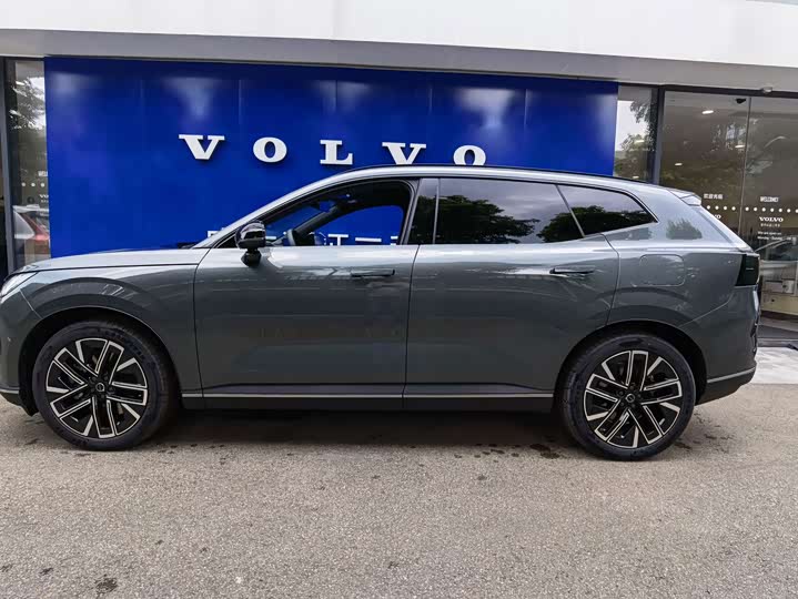 Volvo XC70 Hybrid, 2025 — фото 4 из 9