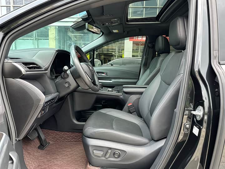 Toyota Granvia, 2023 — фото 8 из 9