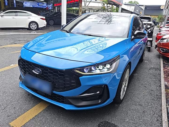 Ford Focus, 2023 — фото 2 из 9
