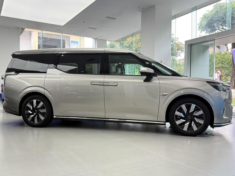 Volvo EM90, 2023 — фото 3 из 12