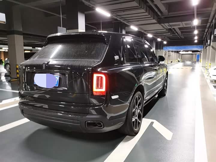Rolls-Royce Cullinan, 2023 — фото 6 из 9