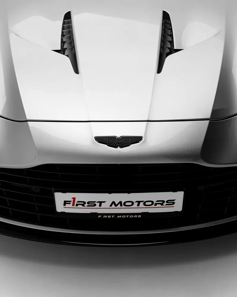 Aston Martin Vanquish, 2025 — фото 9 из 10