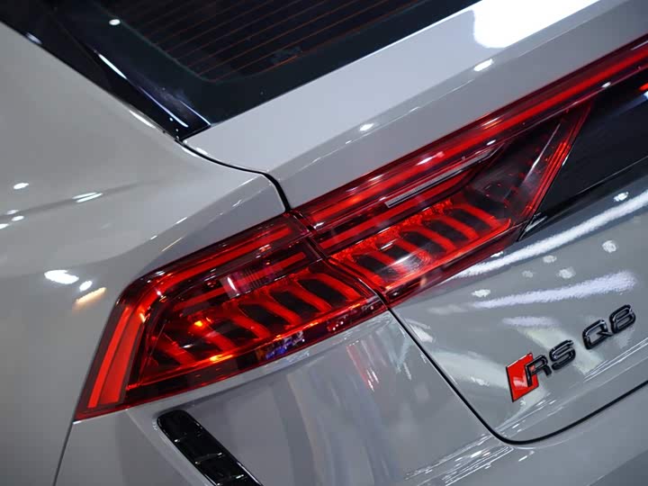 Audi RS Q8, 2023 — фото 8 из 9