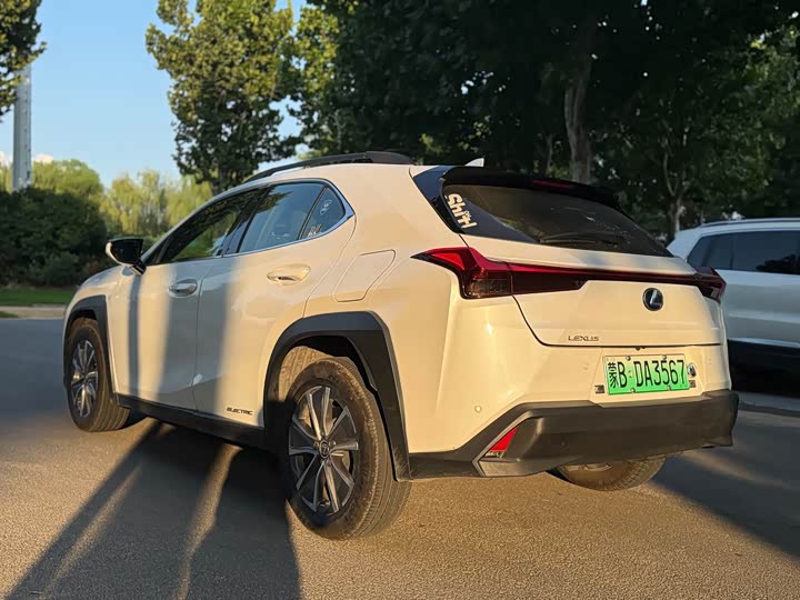 Lexus UX Hybrid, 2022 — фото 7 из 7