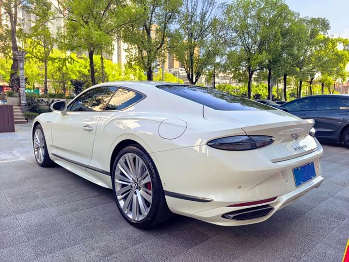 Bentley Continental GT Hybrid, 2025 — фото 7 из 7