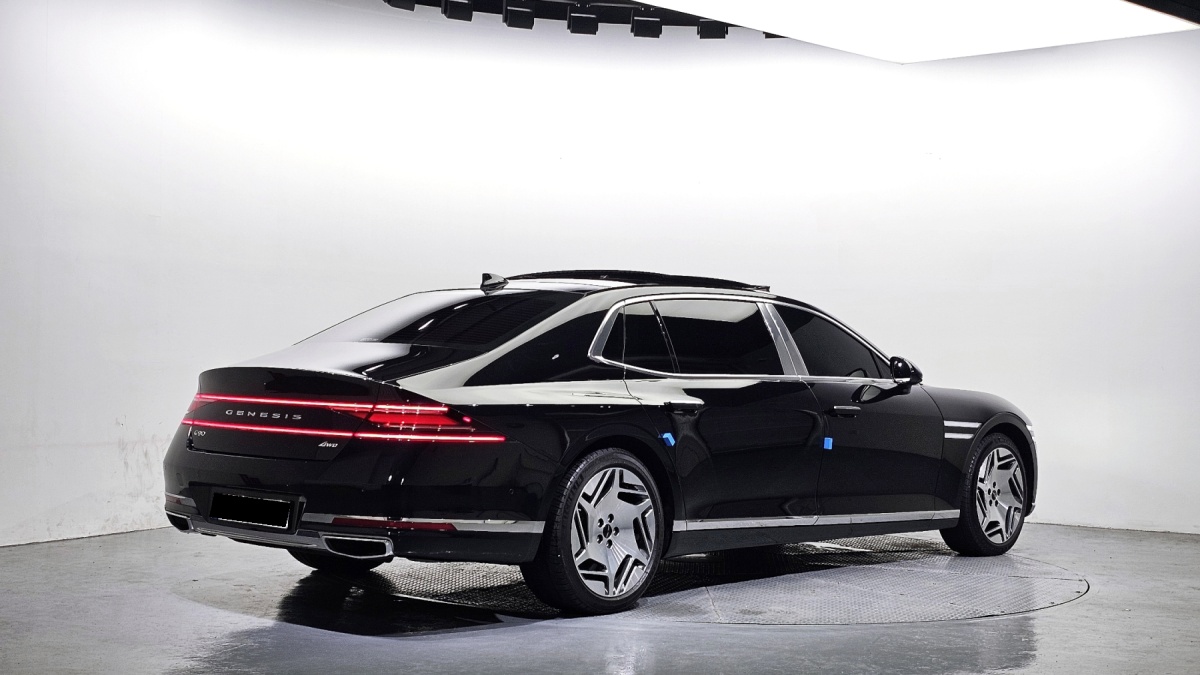 Genesis G90, 2023 — фото 2 из 12