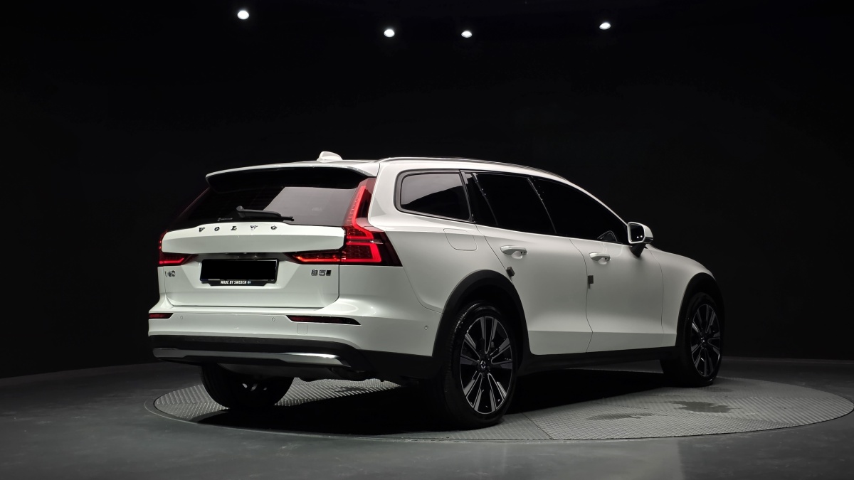 Volvo V60, 2022 — фото 2 из 12