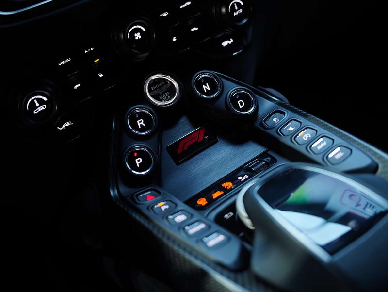 Aston Martin V8 Vantage, 2022 — фото 11 из 12