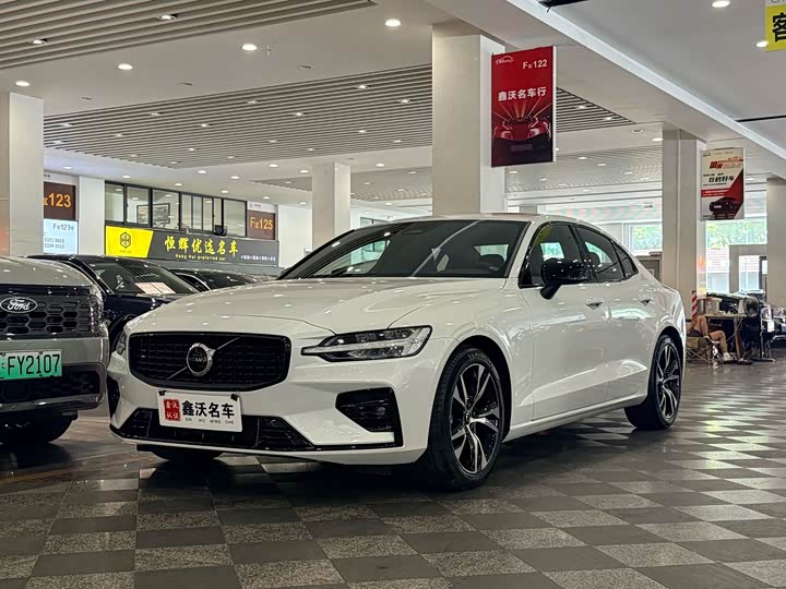 Volvo S60, 2024 — купить в Смоленске под ключ