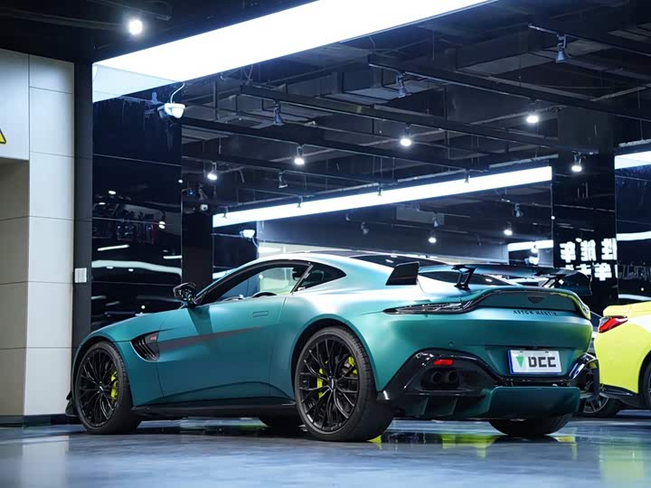 Aston Martin V8 Vantage, 2022 — фото 5 из 9