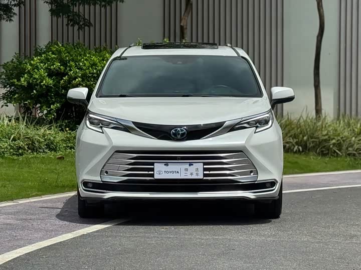 Toyota Sienna, 2022 — фото 2 из 9