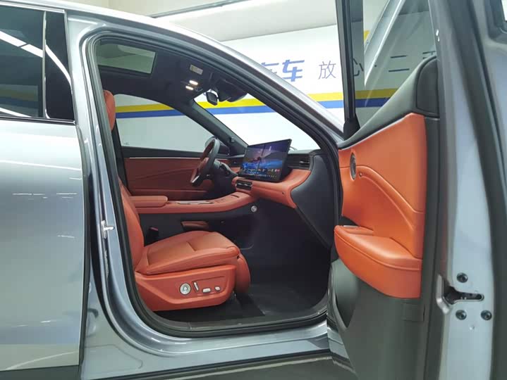 Hongqi HS6 Hybrid, 2025 — фото 8 из 9