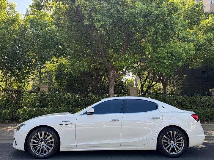 Maserati Ghibli, 2023 — фото 3 из 9