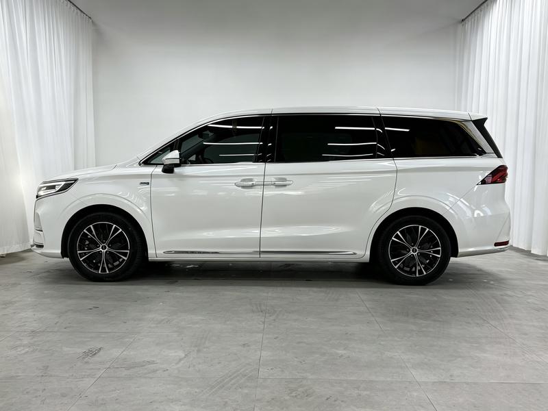 Roewe iMax 8, 2023 — фото 4 из 12